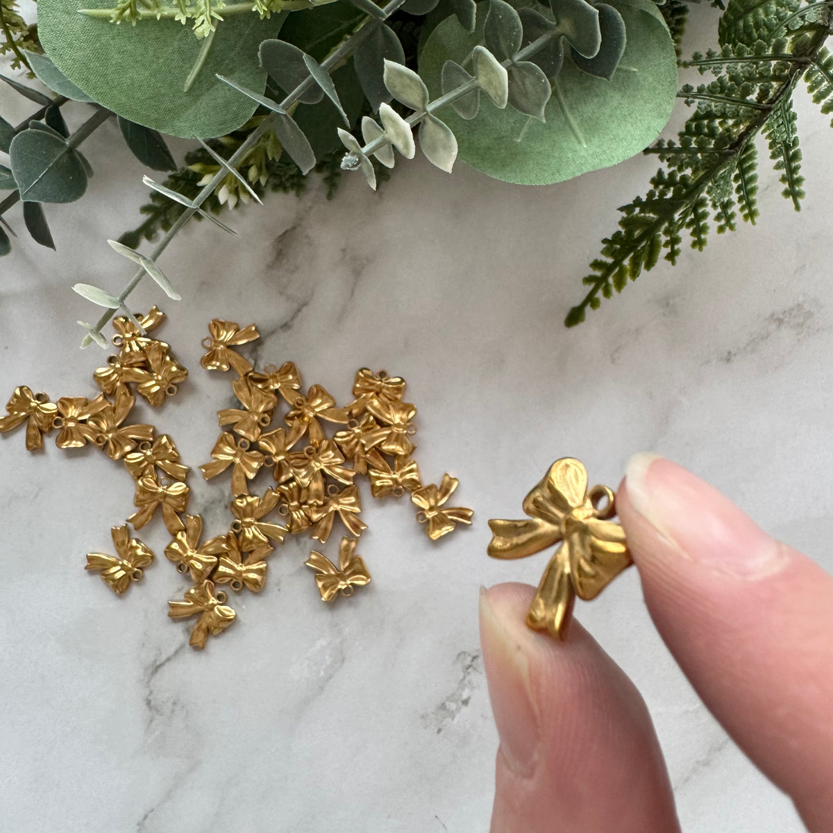 Classic Bow Charms - Gold Plated Stainless Steel - 10 pack