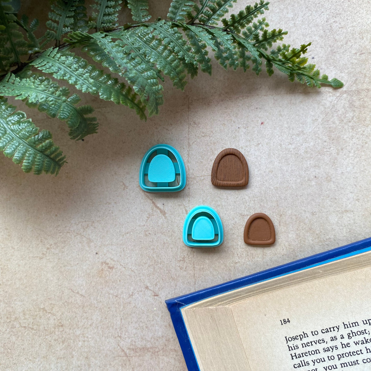 Arch Stud Bookshelf Cutter