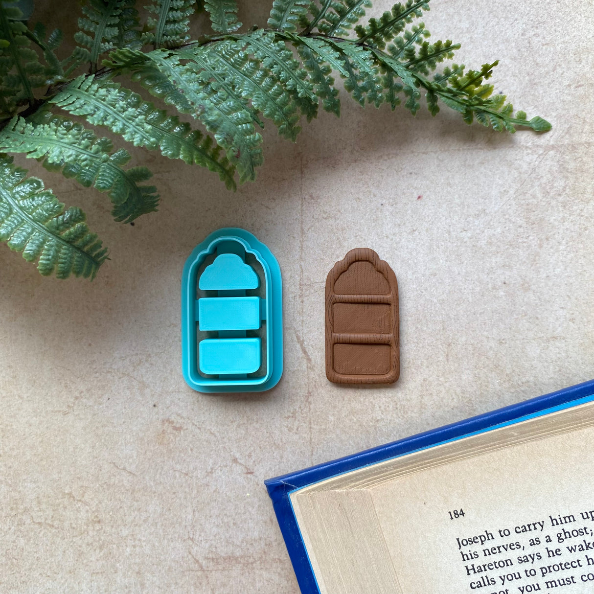 Arabesque Arch Bookshelf Cutter