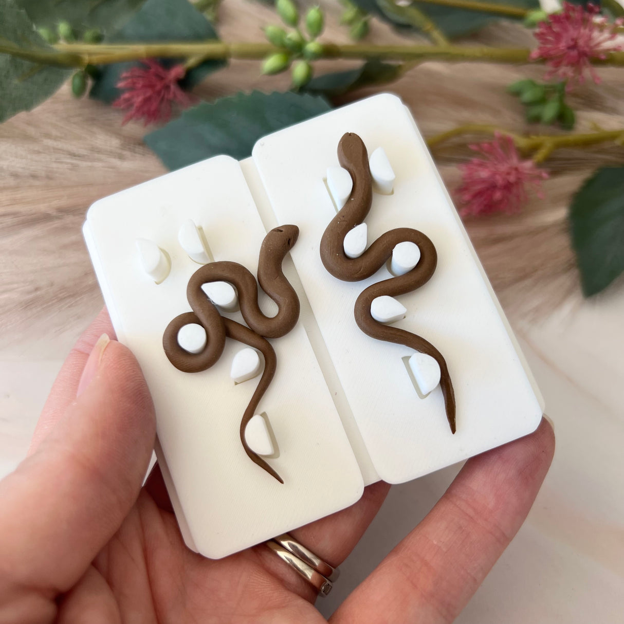 Snake Threads (Thread Guides)