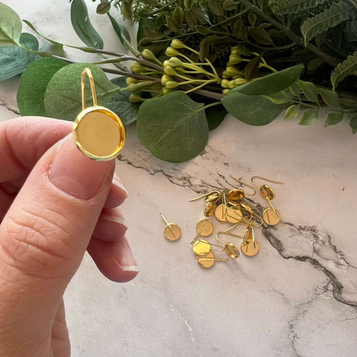 10mm Minimalist Bezel Hook - Gold Plated Stainless Steel
