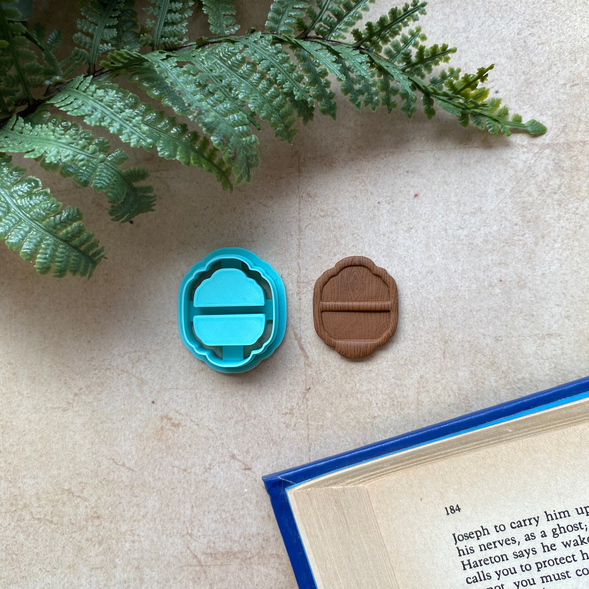 Arabesque Bookshelf Cutter