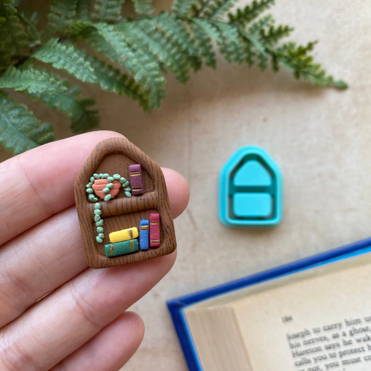 House Bookshelf Cutter