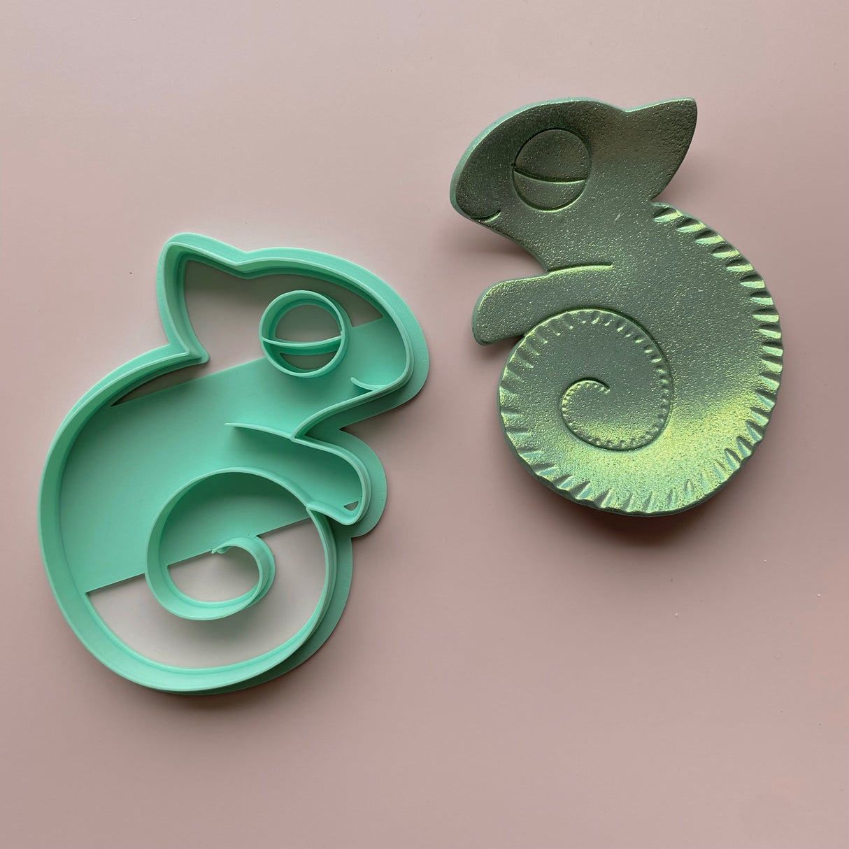 Chameleon Decor Cutter
