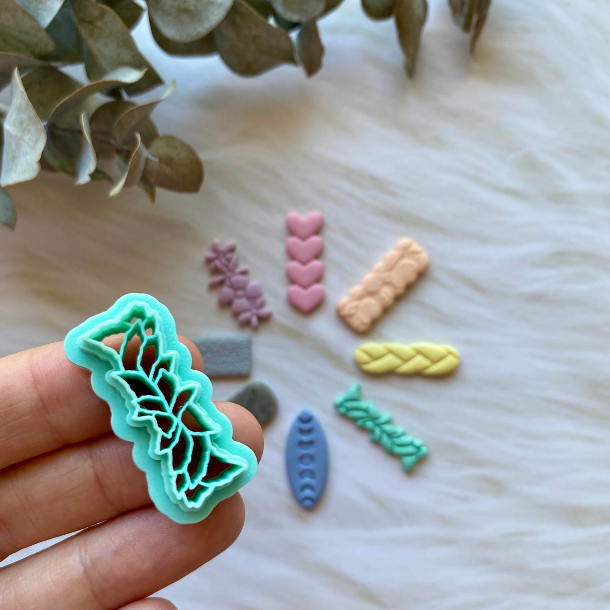 Leaf Garland Huggie Cutter