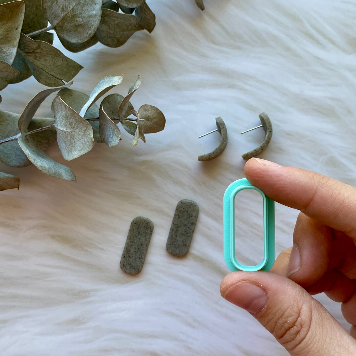 Rounded Rectangle Huggie Cutter