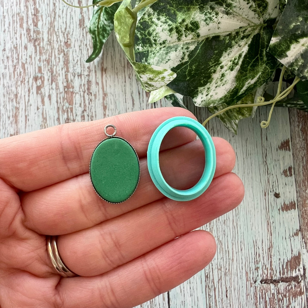 20mm Oval Sawtooth Bezel Tray with loop - Stainless Steel