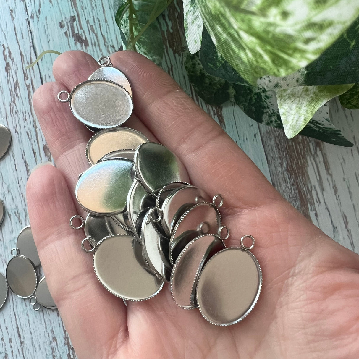 20mm Oval Sawtooth Bezel Tray with loop - Stainless Steel