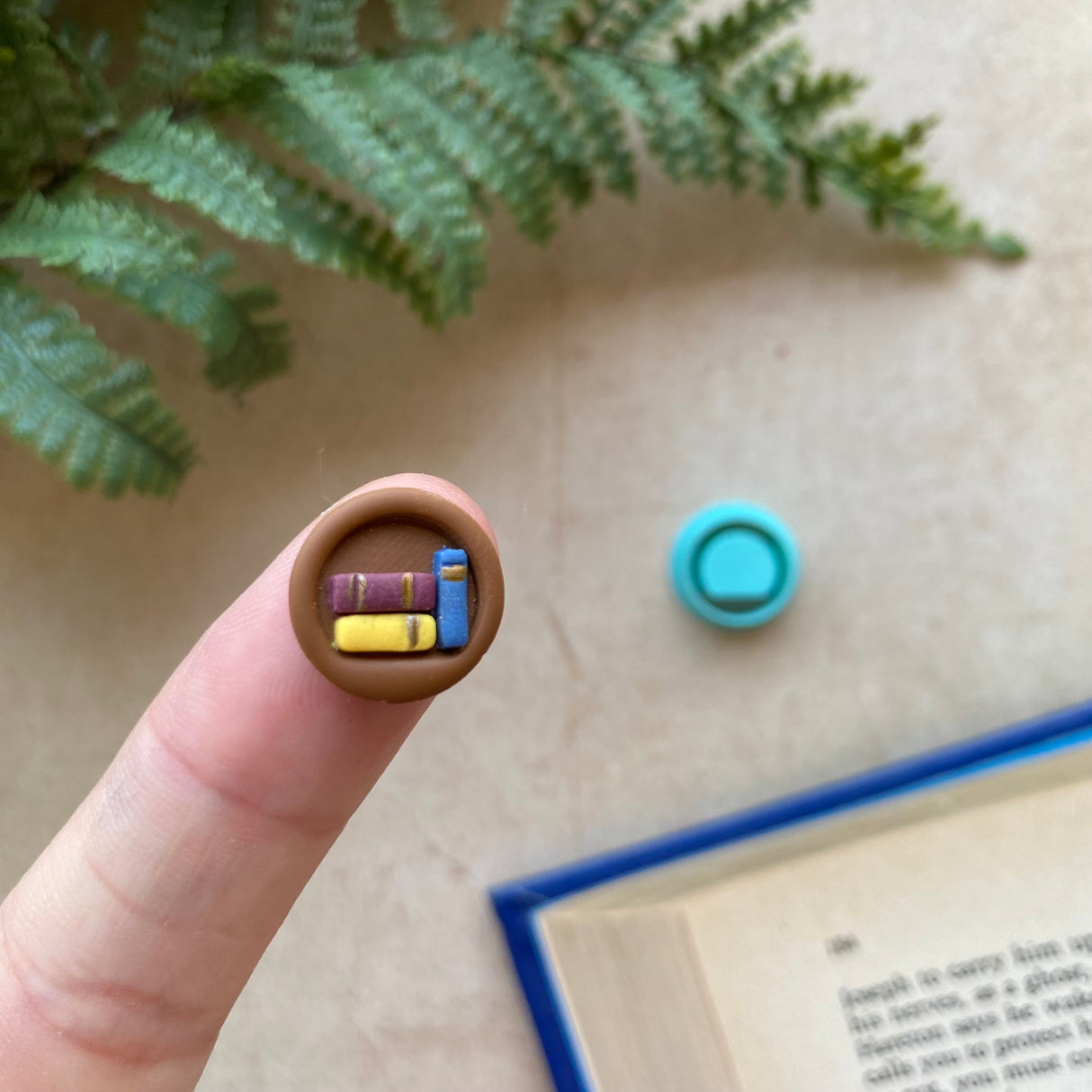 Circle Stud Bookshelf Cutter