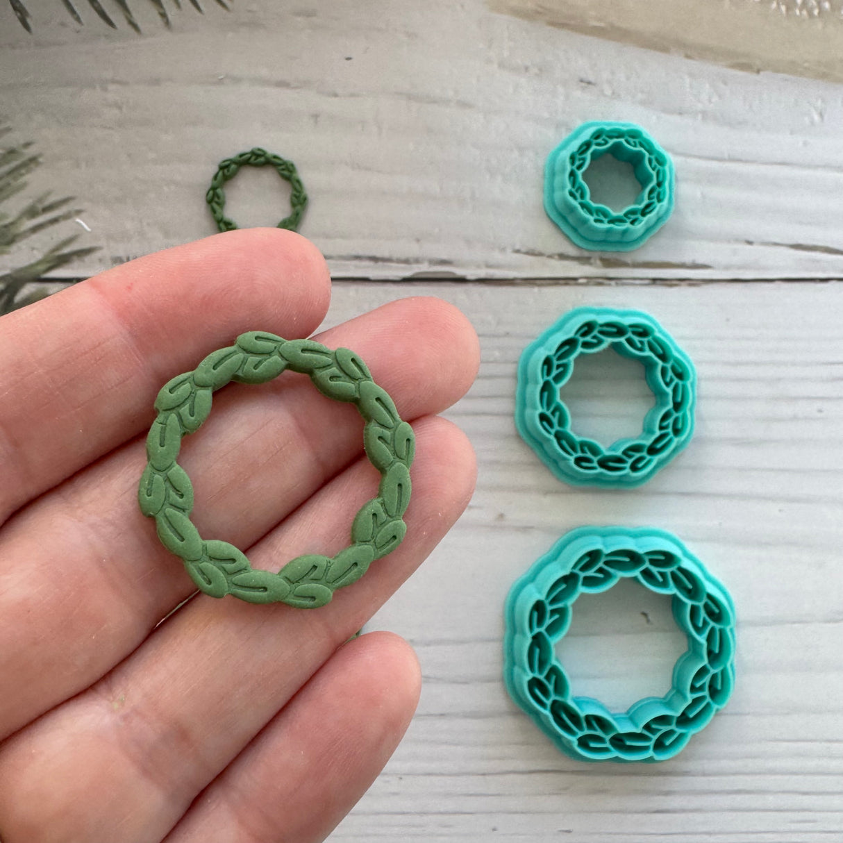 Slim Leaf Wreath Cutter