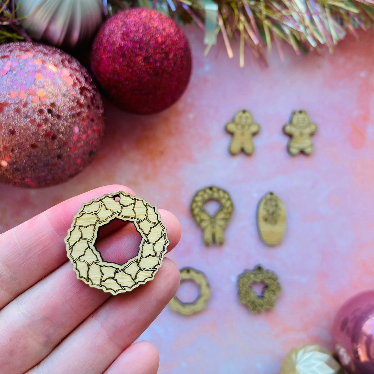 Holly Wreath Wooden Earring Component - 10 pack