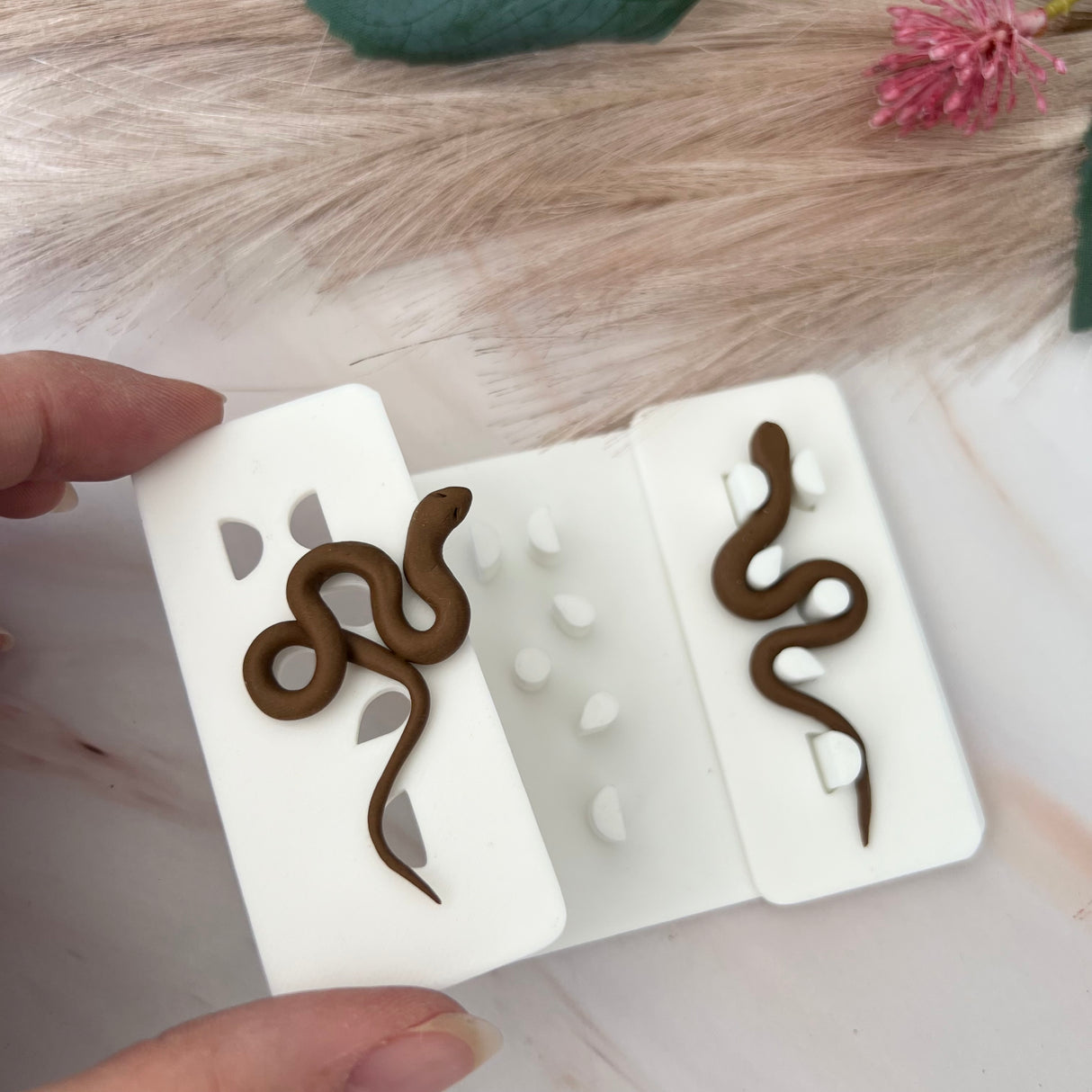 Snake Threads (Thread Guides)