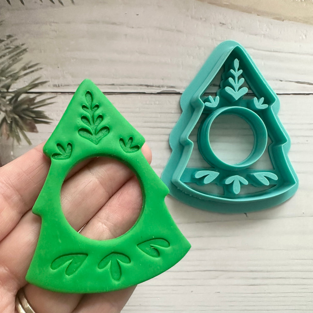 Folk Christmas Tree Hoopla Decoration Cutter