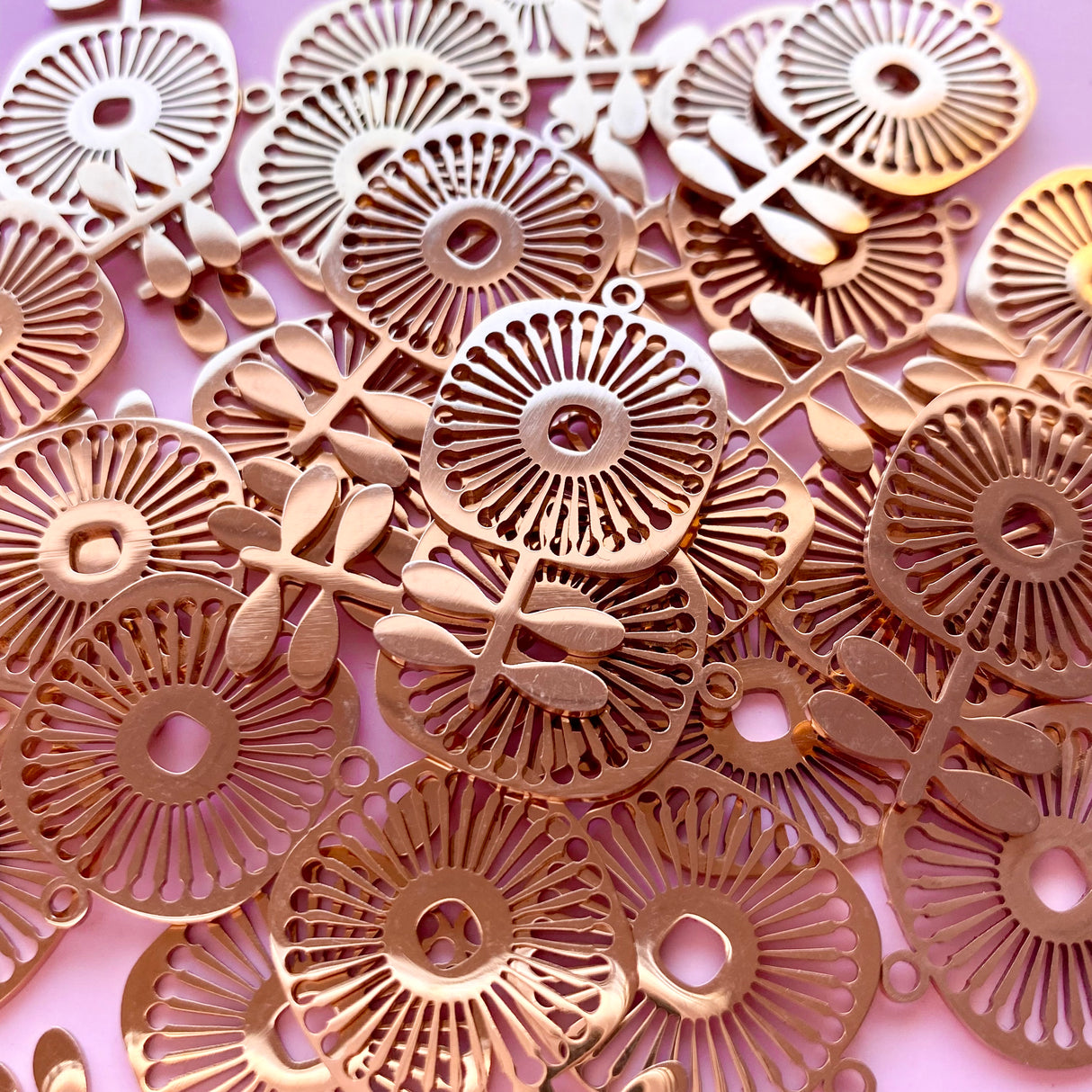 Folk Flower Charms - Gold Plated Stainless Steel - 10 pack
