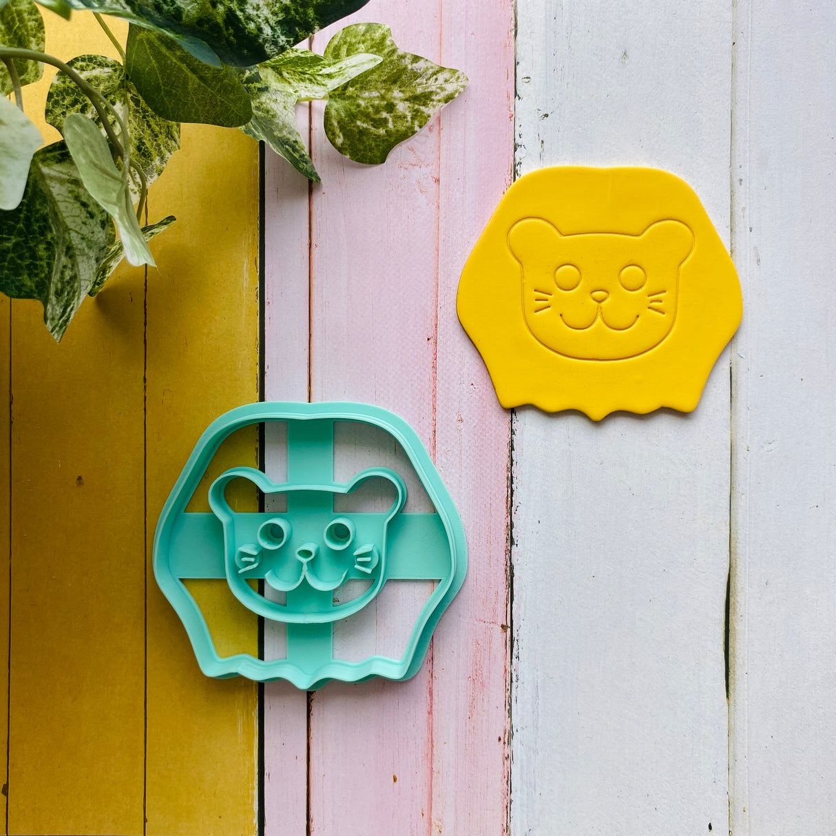 Lion Decor Cutter