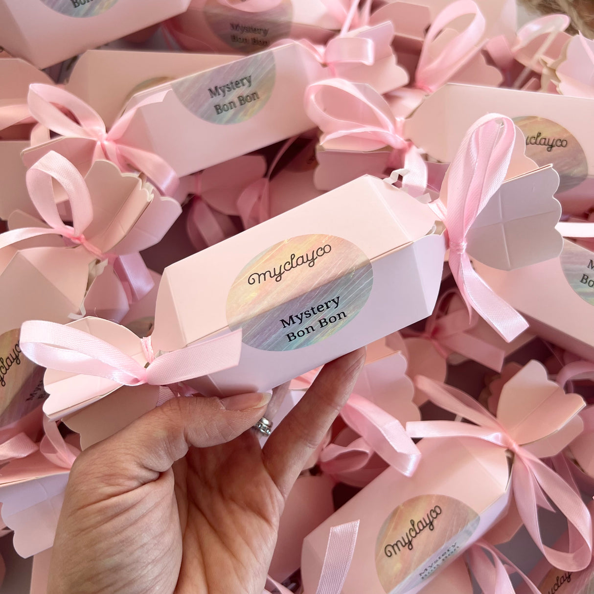 Mystery Bon Bon (6 mystery cutters inside!)
