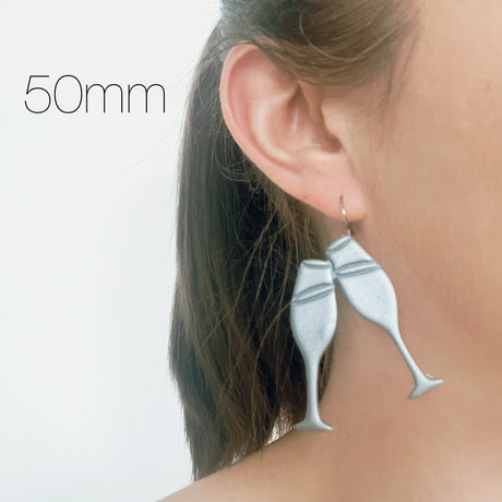 Clinking Glasses Cutter
