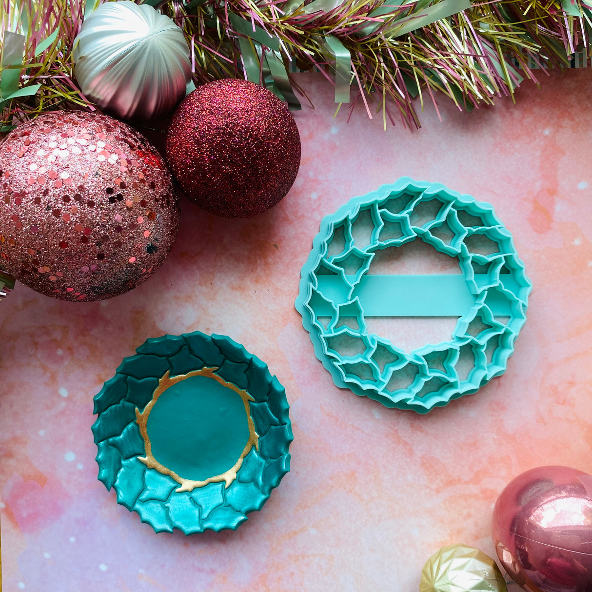 Holly Wreath Decor Cutter