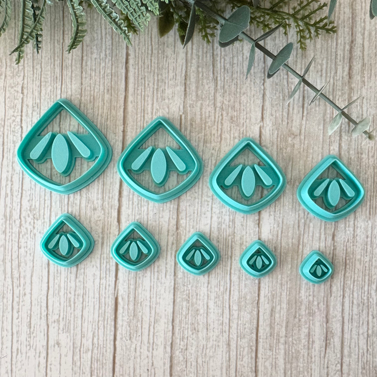 Tulip Tile Rounded Kite Cutter