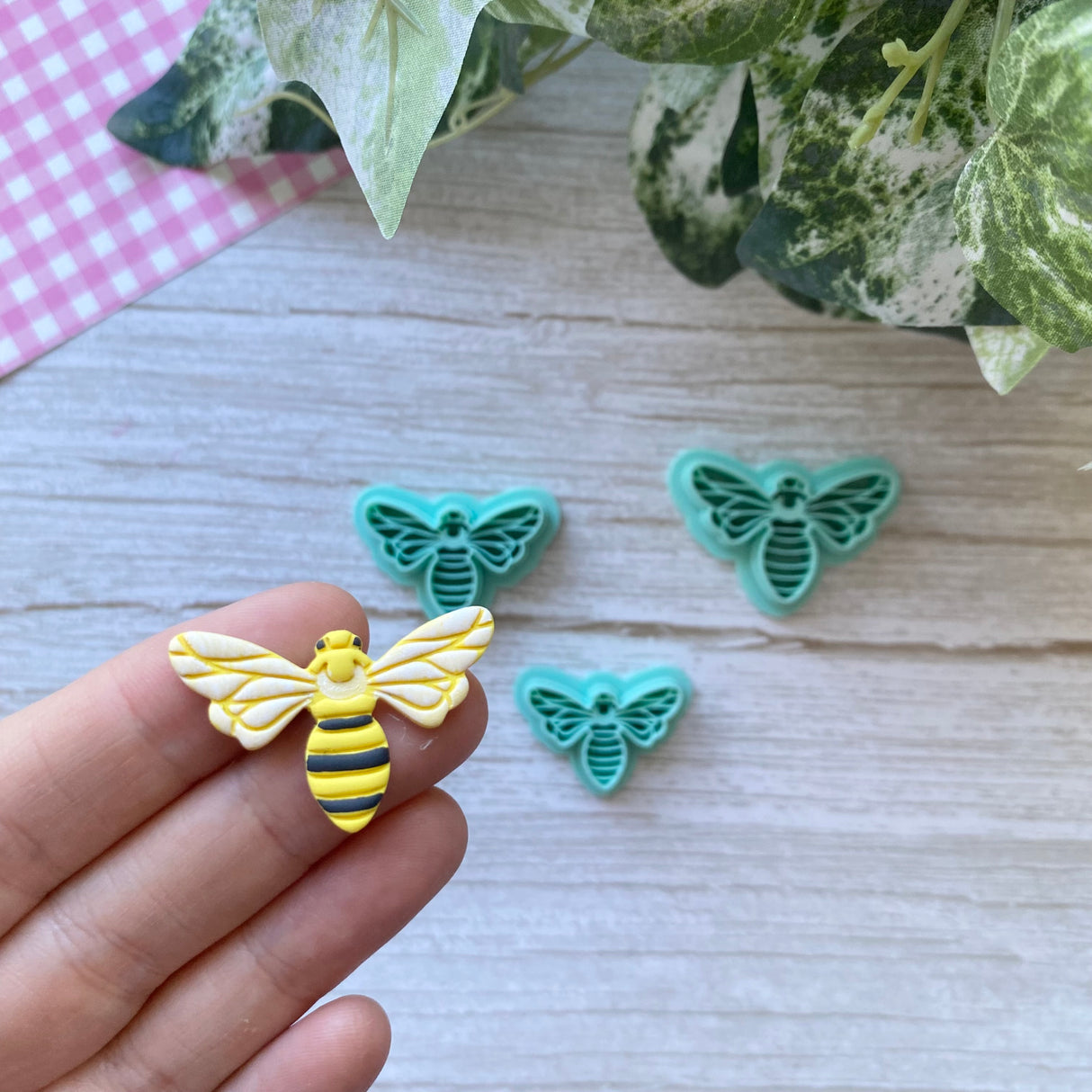 Folk Bee Cutter