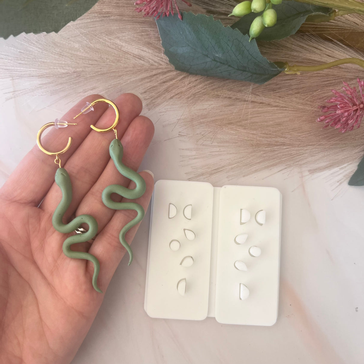 Snake Threads (Thread Guides)