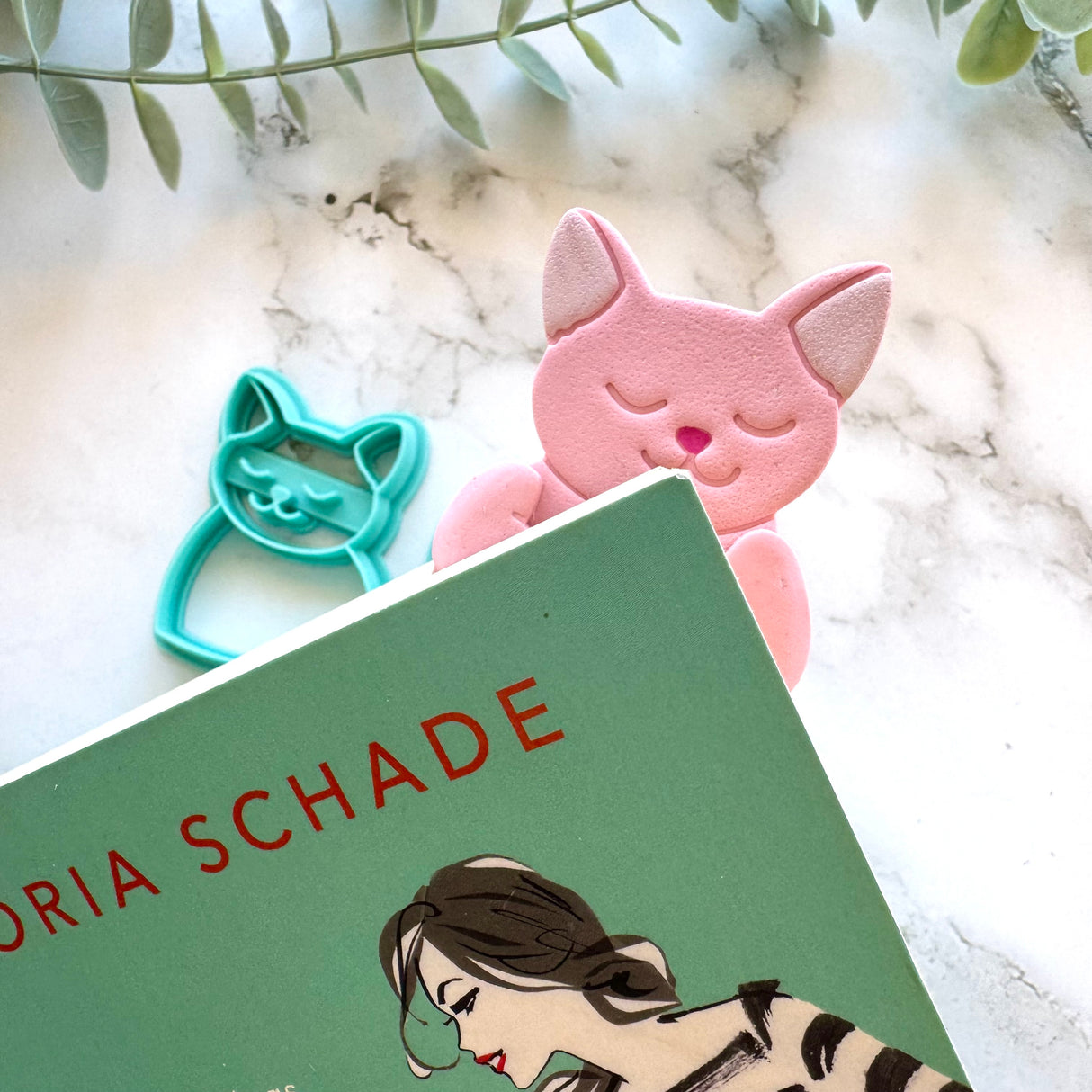 Cat Book Snuggle - Bookmark Cutter Set