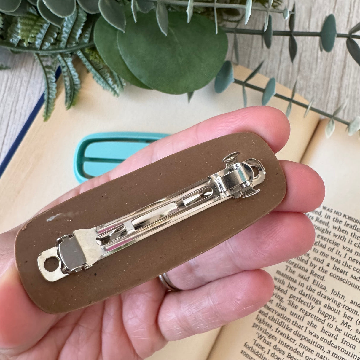 Bookshelf Hair Clip Cutter