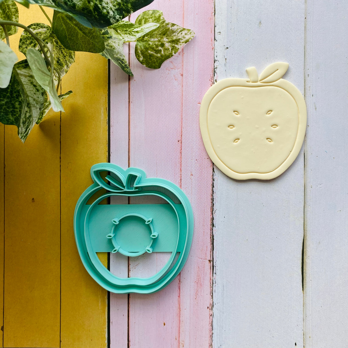 Teacher's Apple Decor Cutter