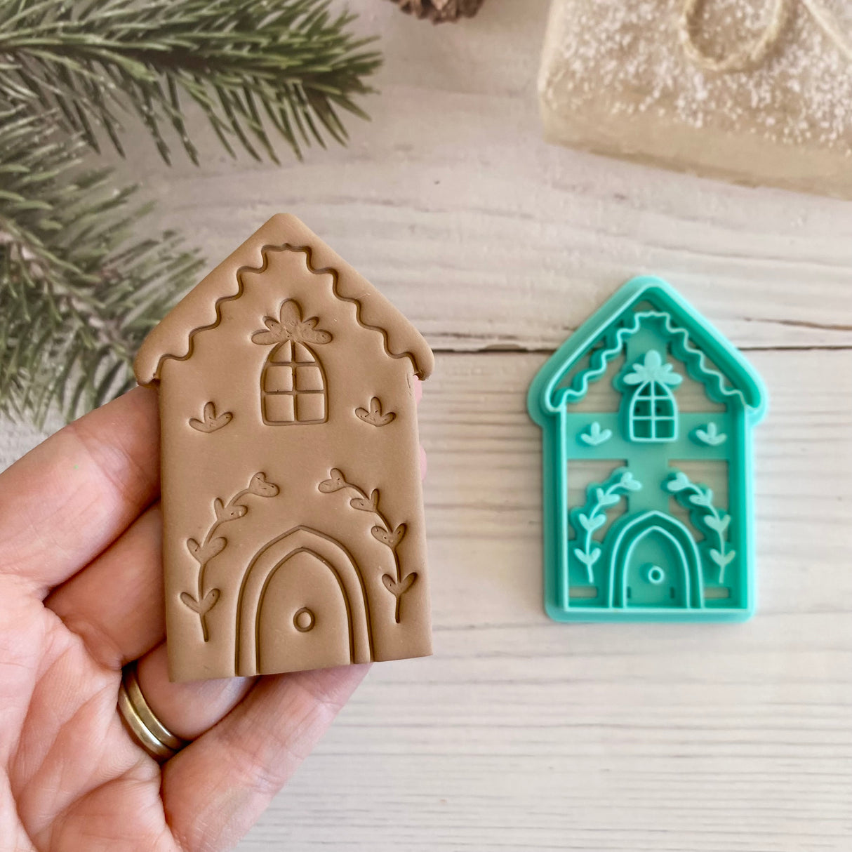 Folk Gingerbread House Christmas Decoration Cutter