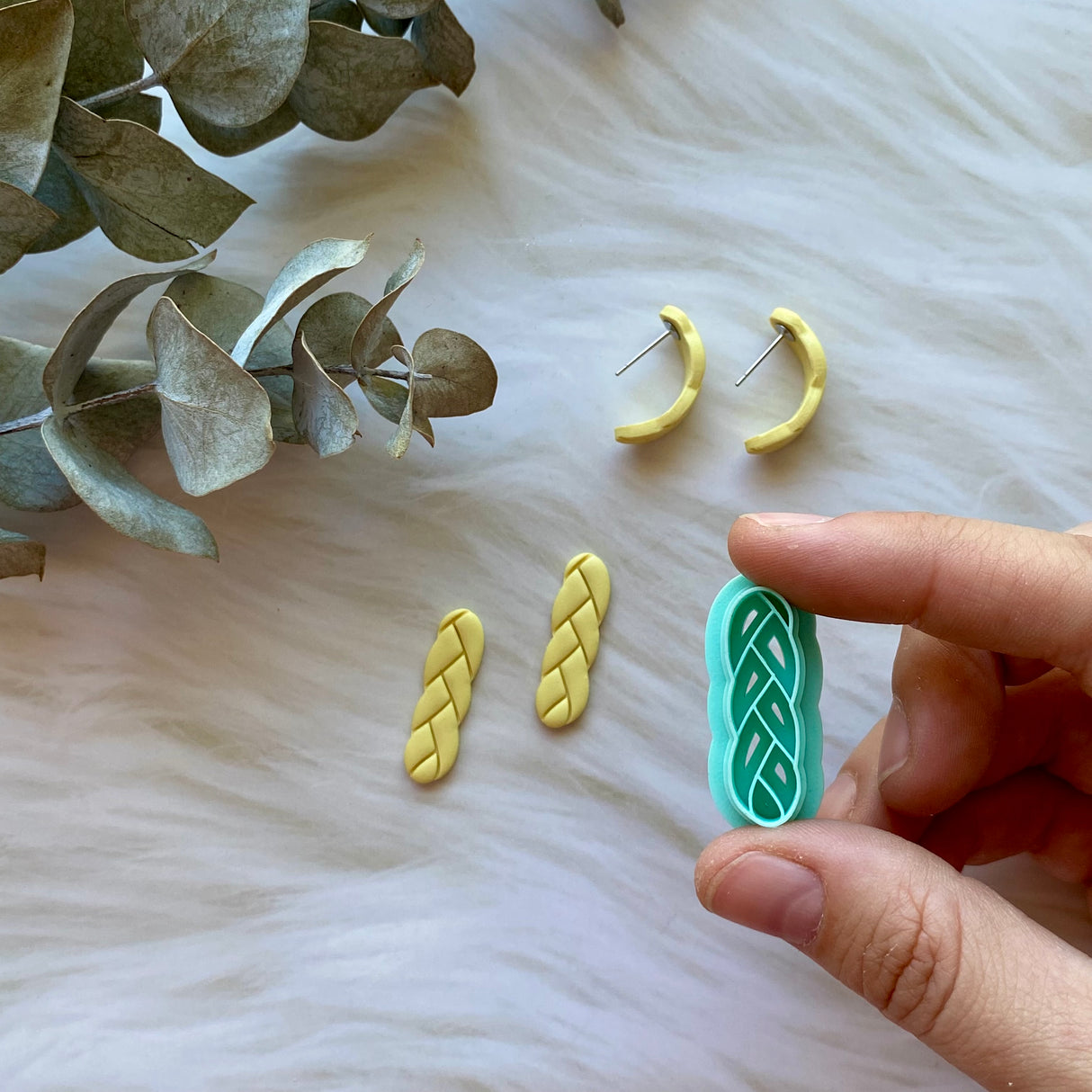 Woven Huggie Cutter