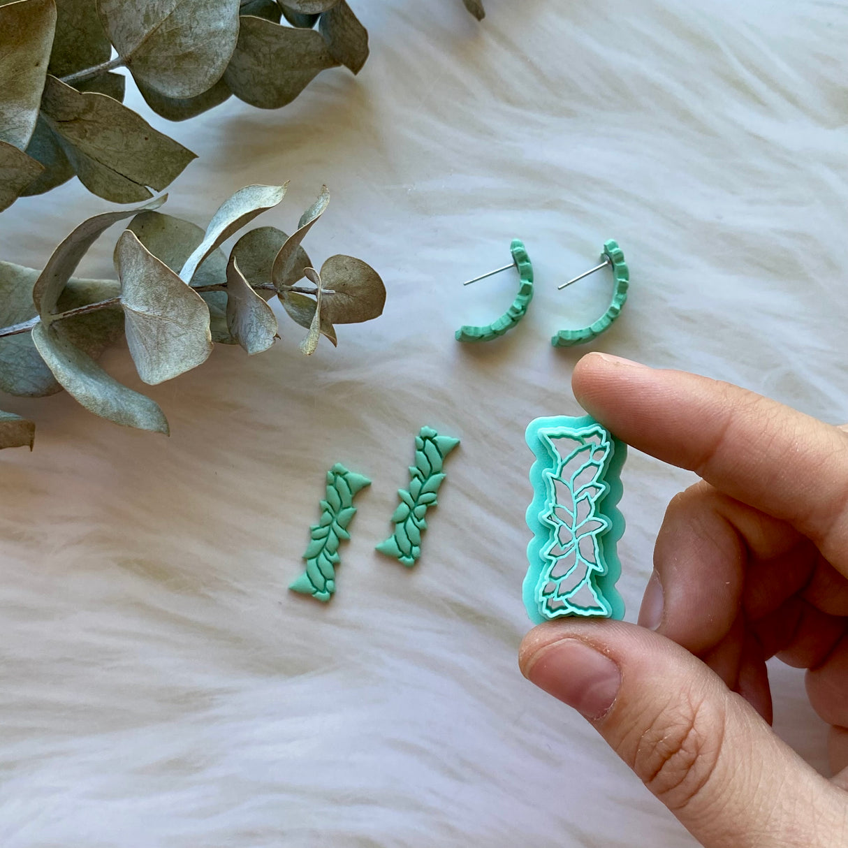Leaf Garland Huggie Cutter