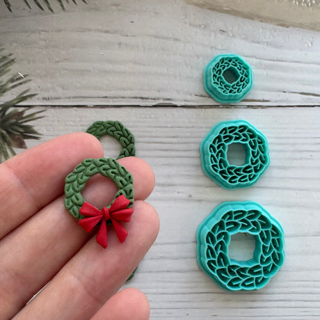 Traditional Wreath with Imprint Cutter