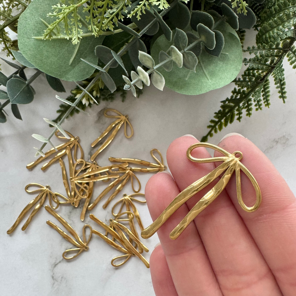 Ribbon Bow Charms - Gold Plated Stainless Steel - 10 pack