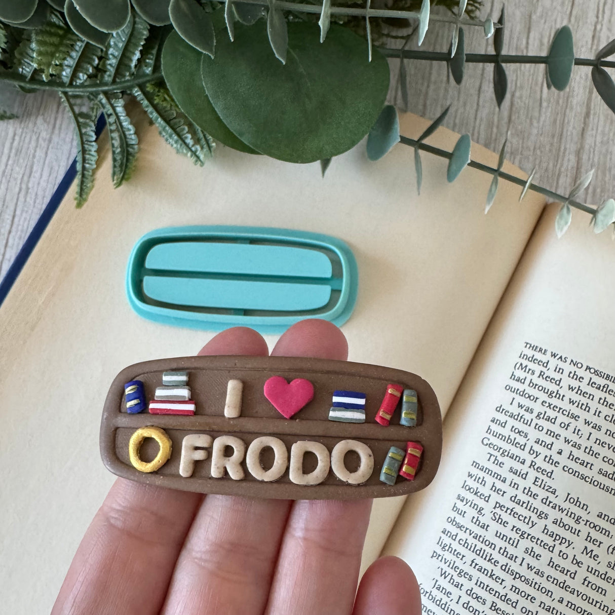 Bookshelf Hair Clip Cutter