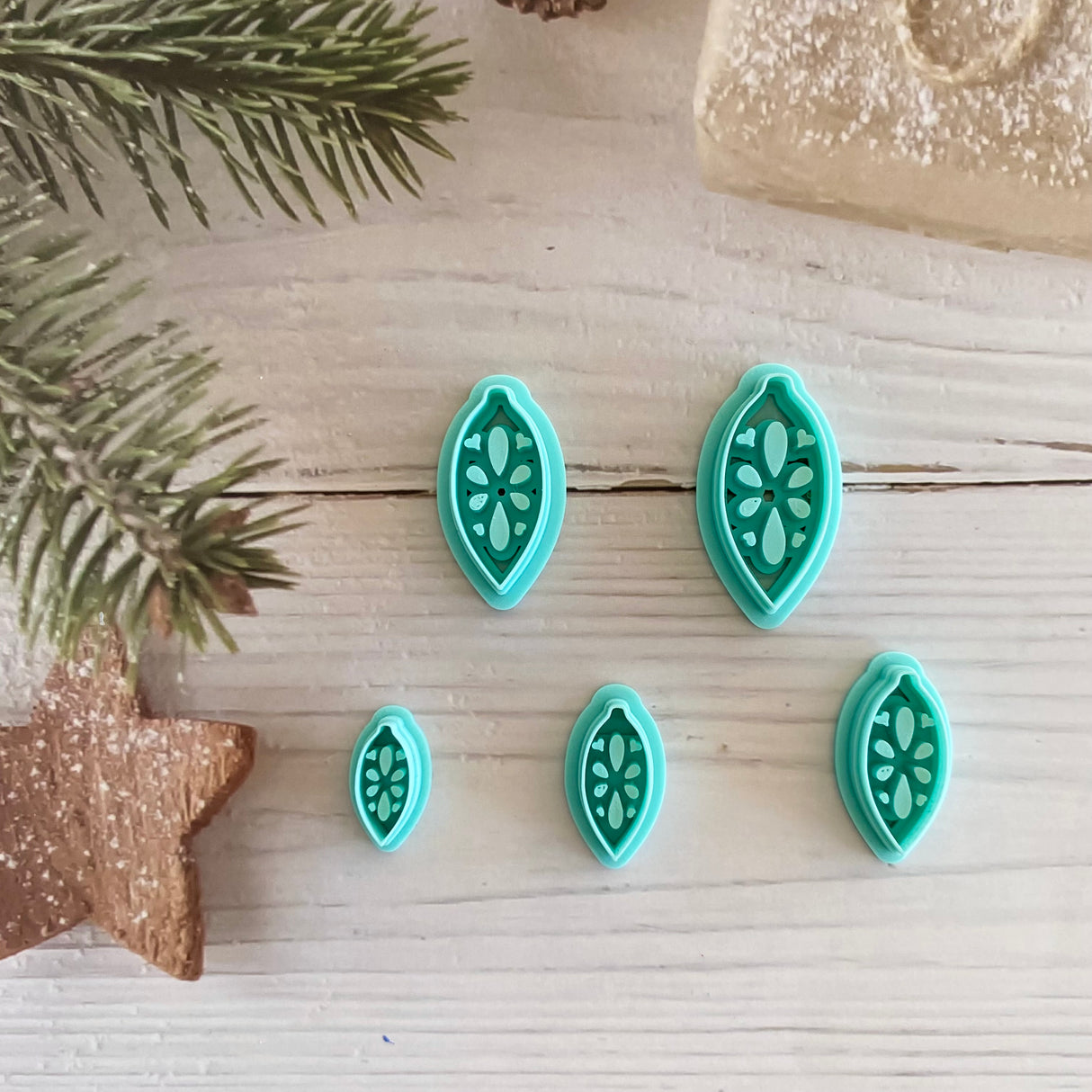 Folk Elongated Bauble Cutter