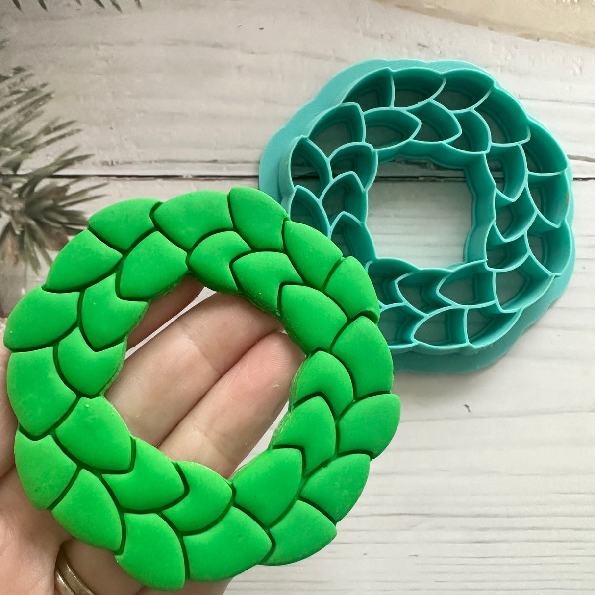 Traditional Wreath Decoration Cutter