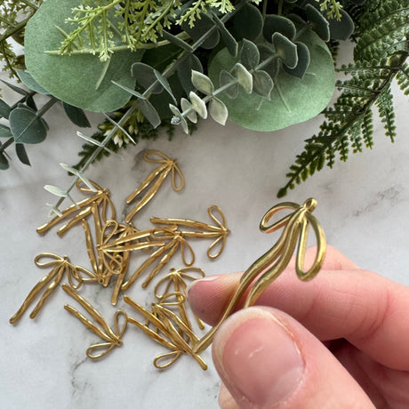 Ribbon Bow Charms - Gold Plated Stainless Steel - 10 pack