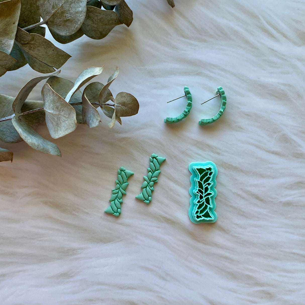 Leaf Garland Huggie Cutter