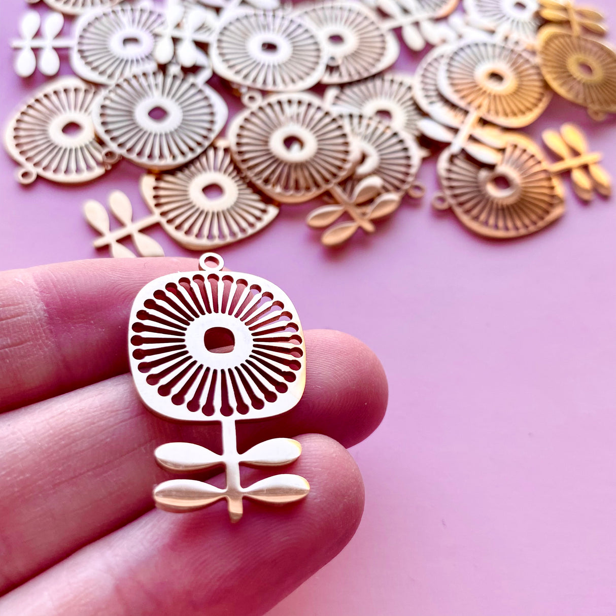 Folk Flower Charms - Gold Plated Stainless Steel - 10 pack