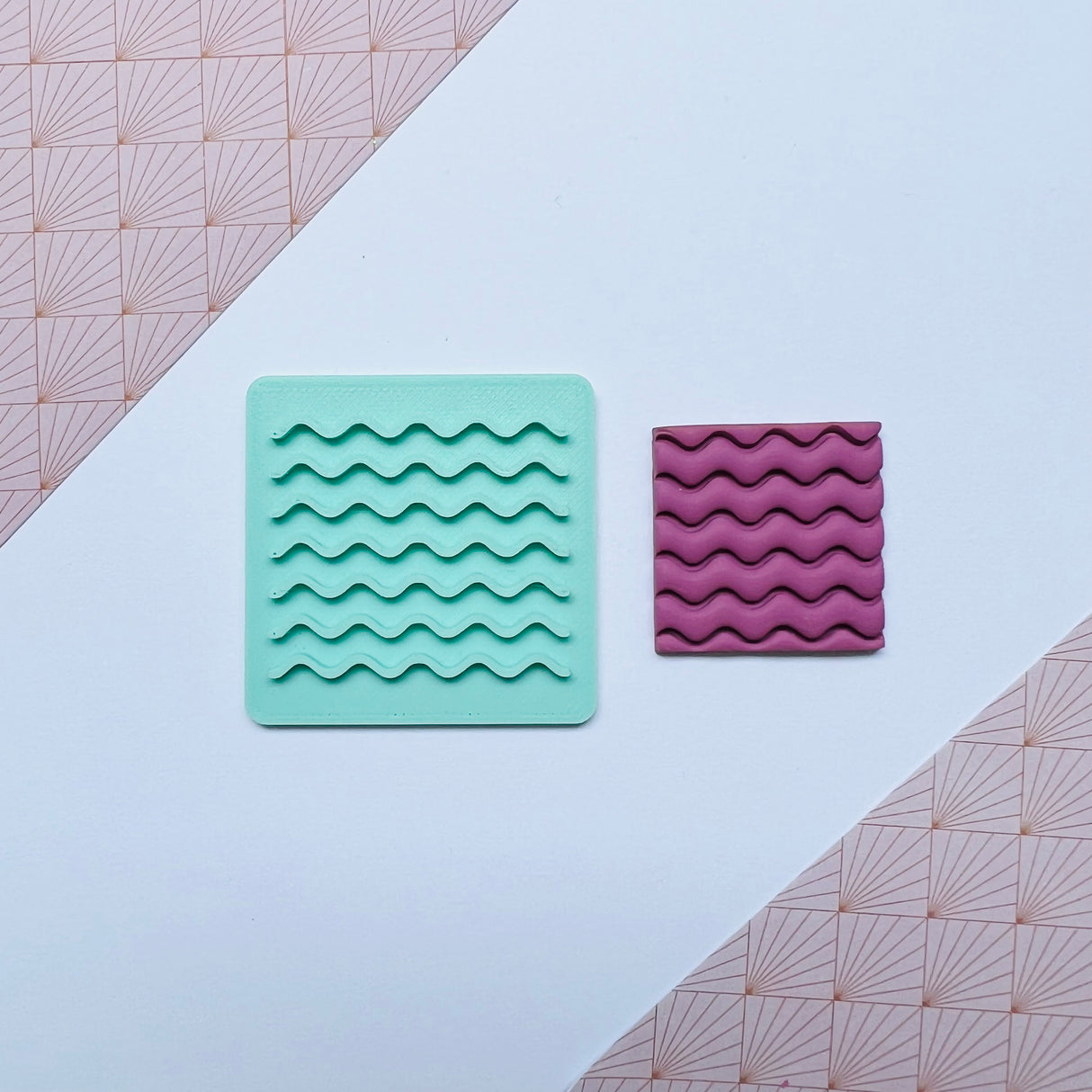 Wavy Lines Texture Tile