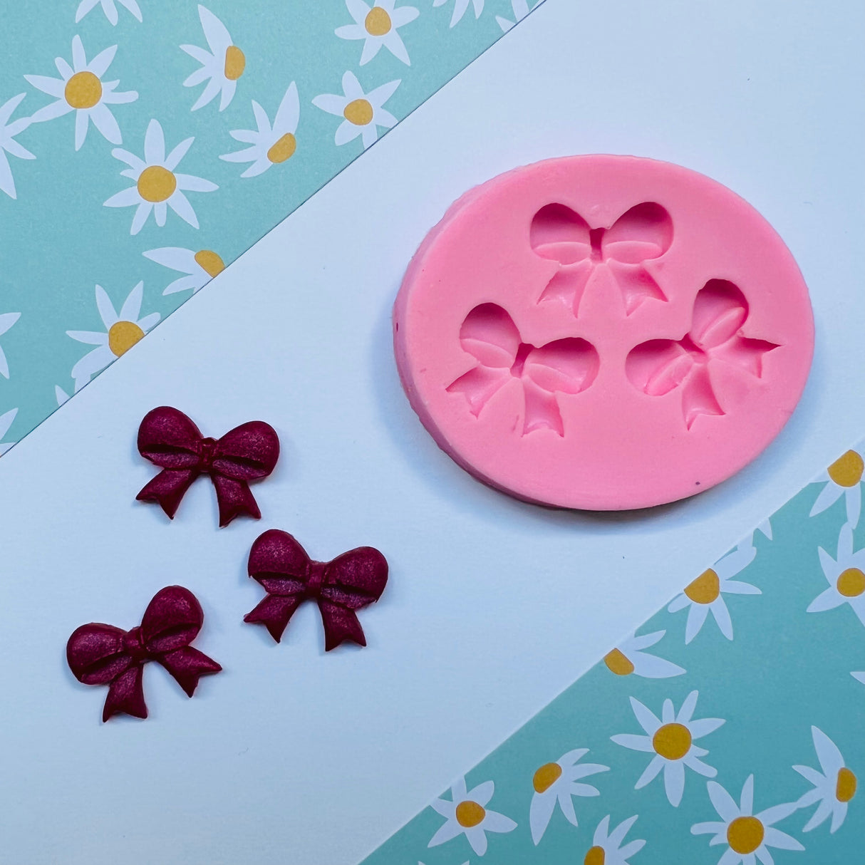 Three Bow Mould